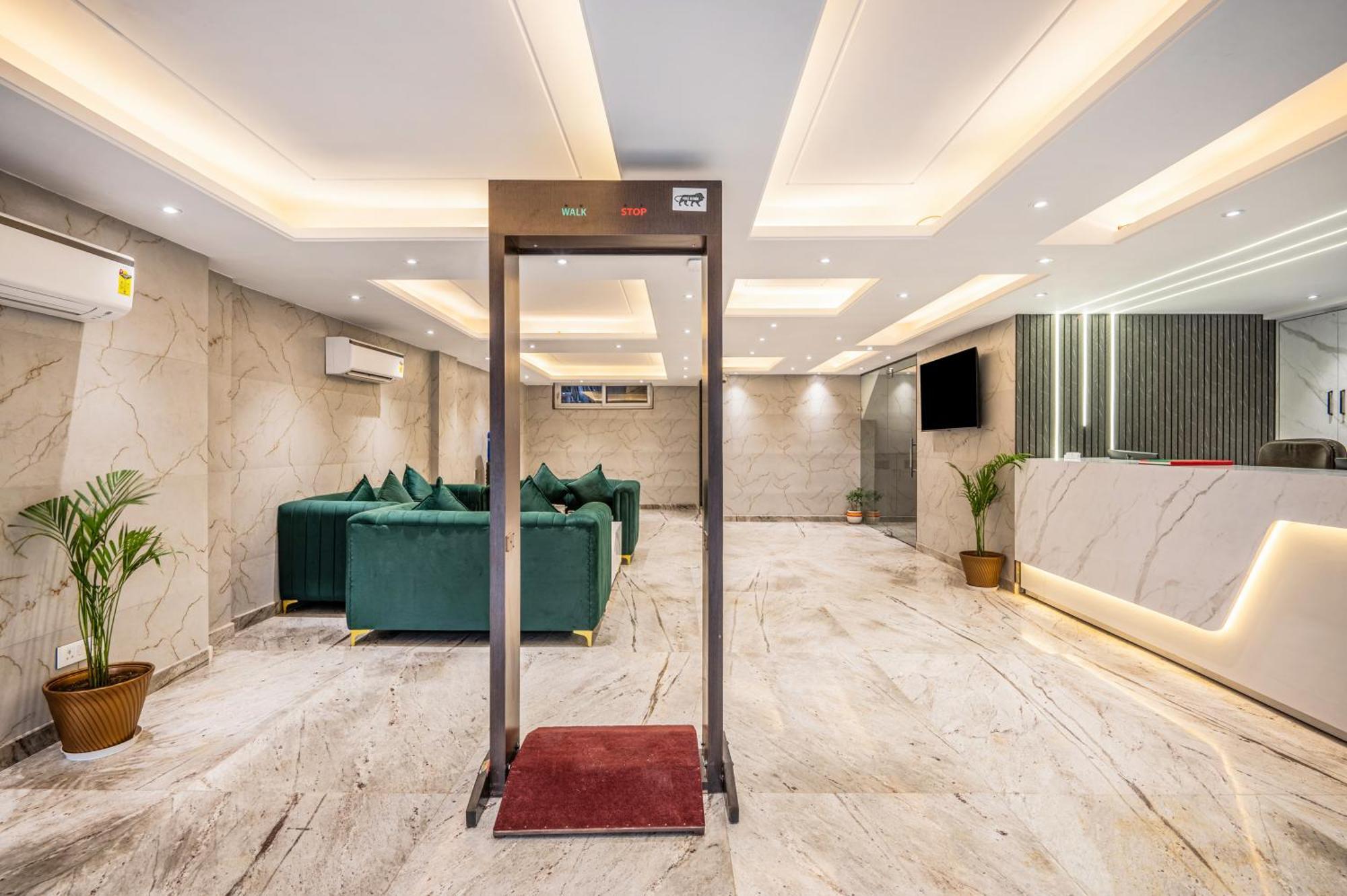 Hotel Avaas - Faiz Road Karol Bagh Дели Экстерьер фото