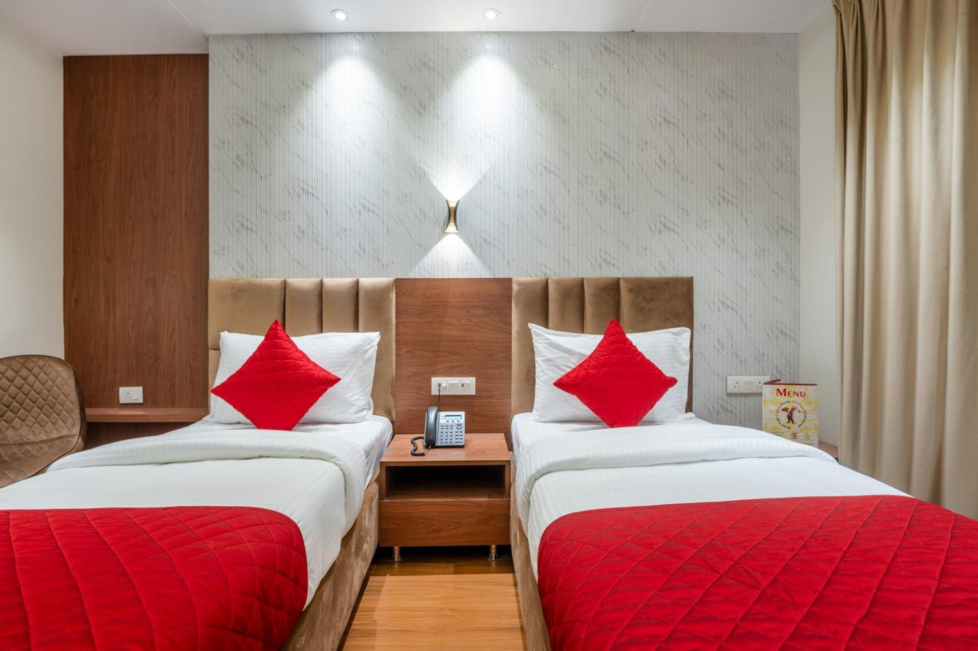 Hotel Avaas - Faiz Road Karol Bagh Дели Экстерьер фото