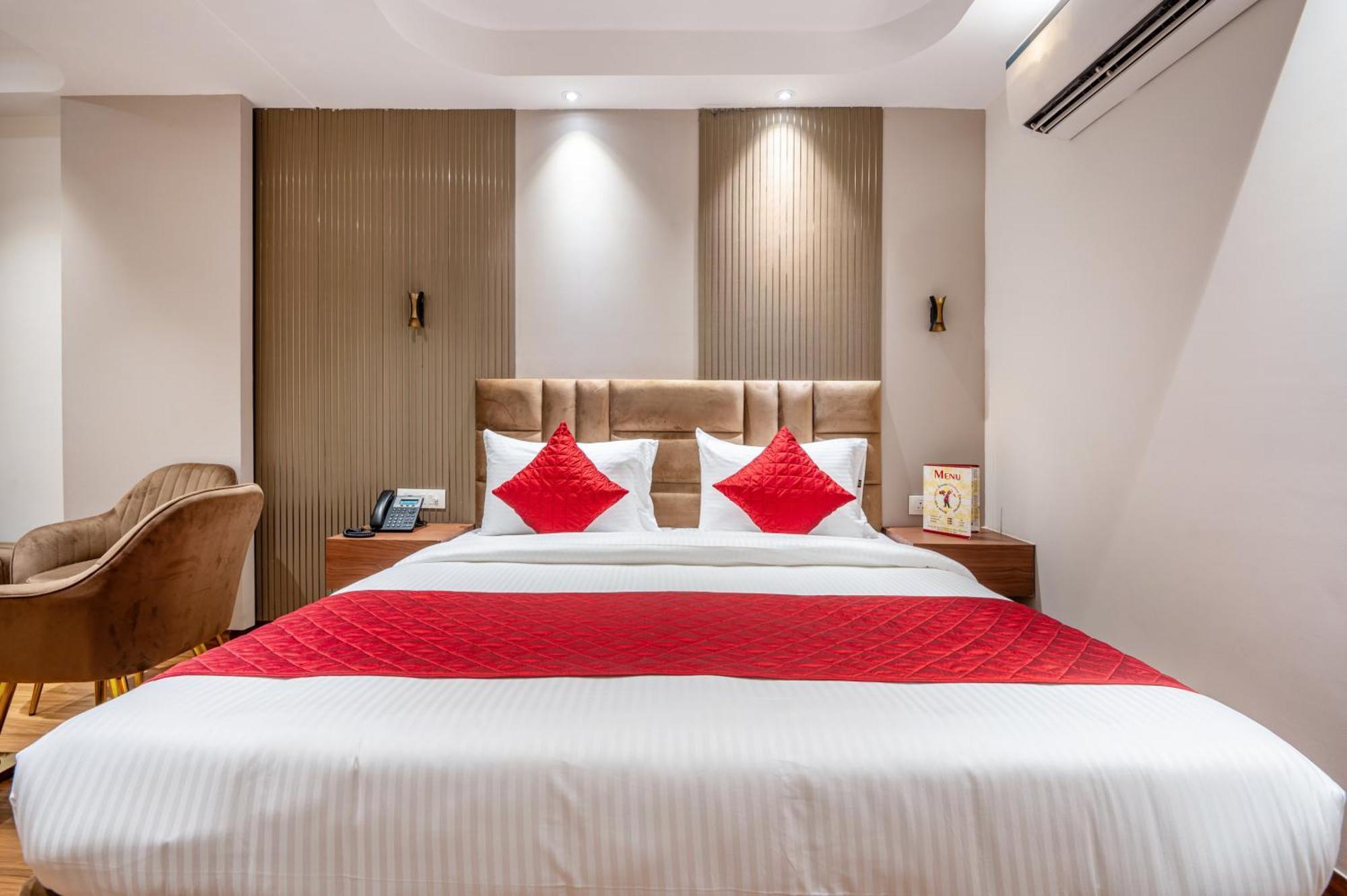 Hotel Avaas - Faiz Road Karol Bagh Дели Экстерьер фото