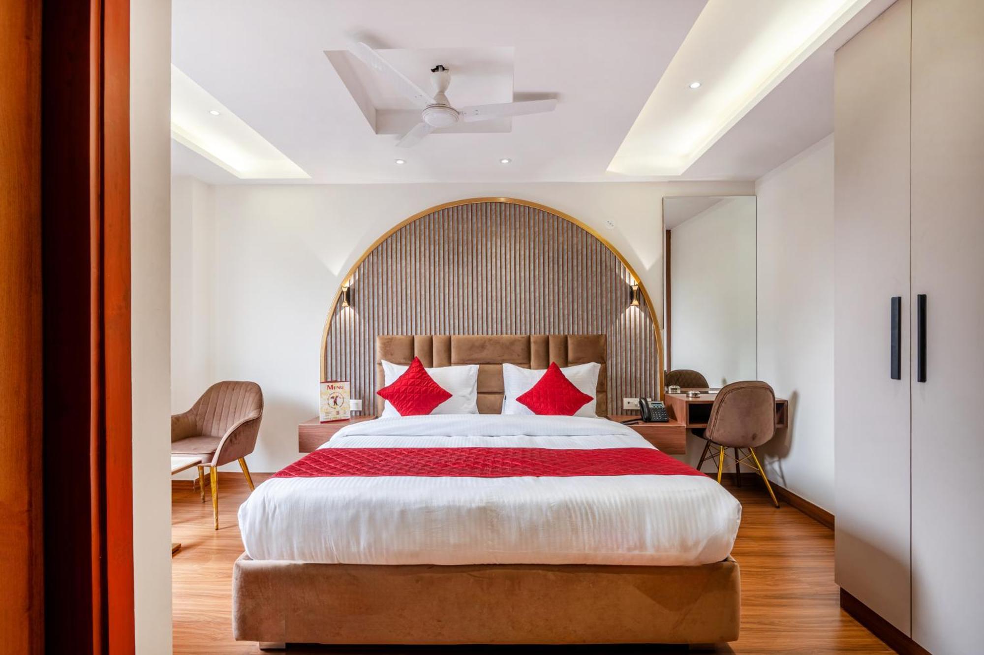 Hotel Avaas - Faiz Road Karol Bagh Дели Экстерьер фото