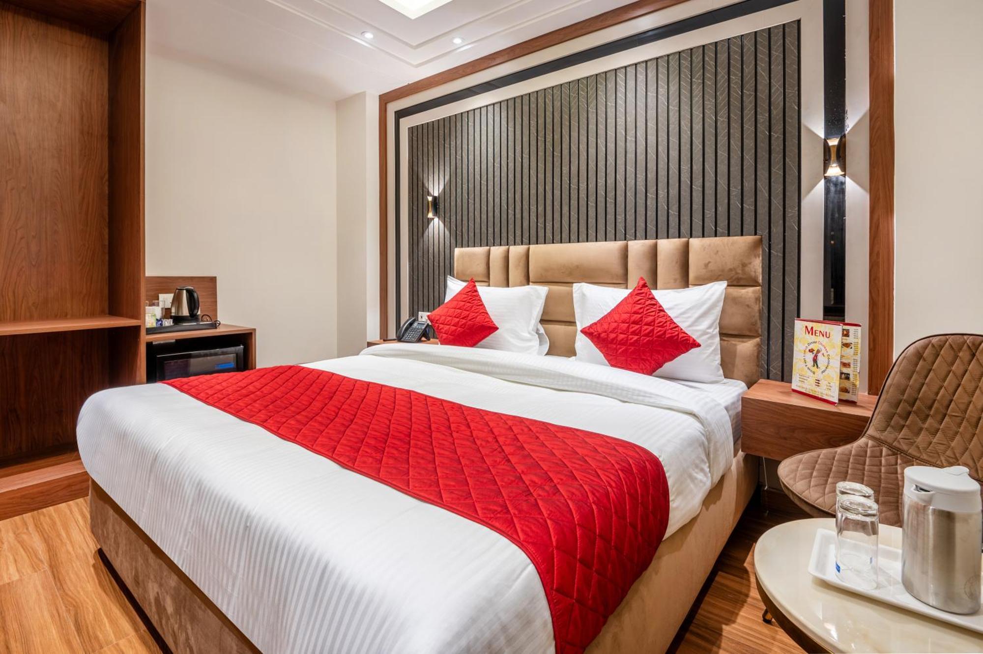 Hotel Avaas - Faiz Road Karol Bagh Дели Экстерьер фото