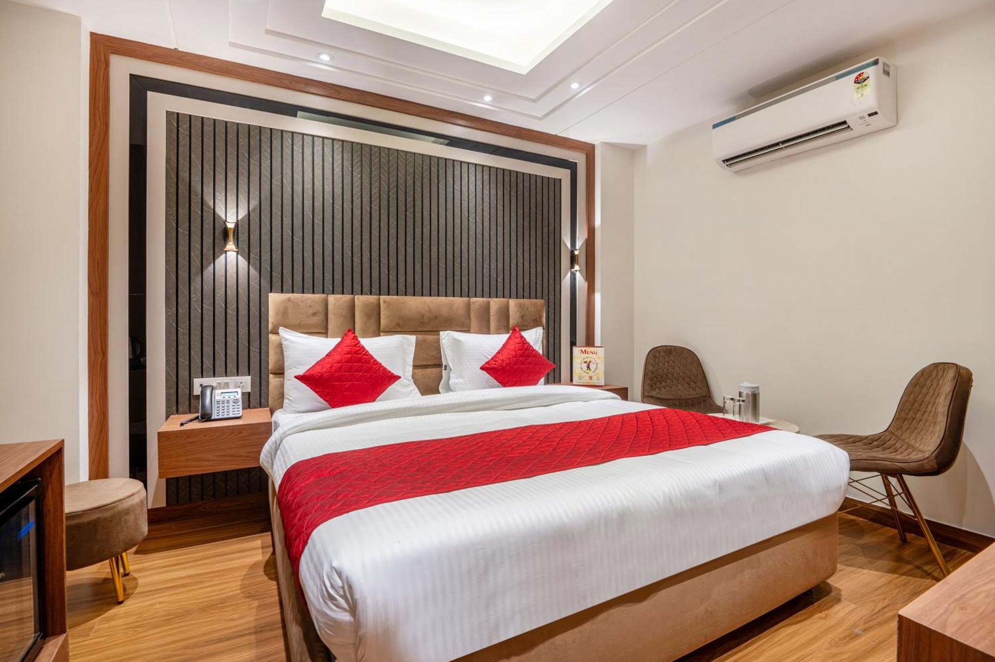 Hotel Avaas - Faiz Road Karol Bagh Дели Экстерьер фото