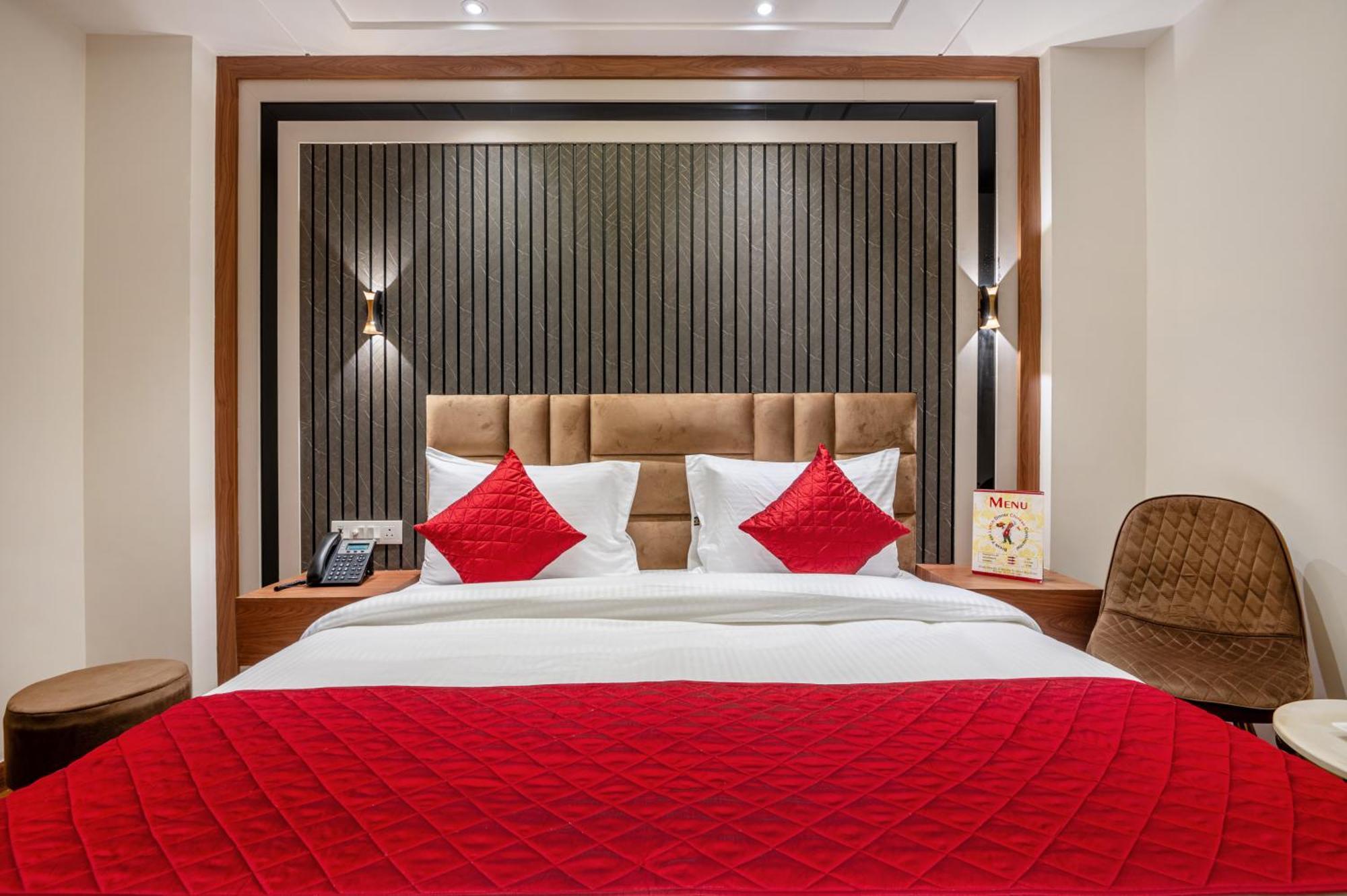 Hotel Avaas - Faiz Road Karol Bagh Дели Экстерьер фото